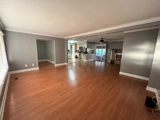 Building Photo - 480 Ashwood Ave