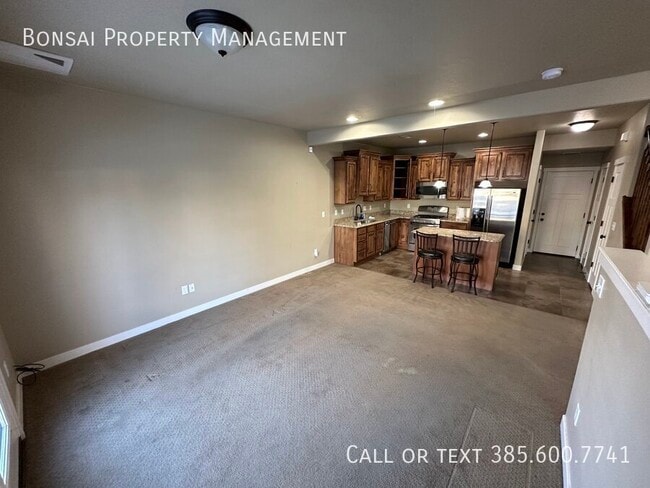 Foto del edificio - 3711 Summer Heights Dr