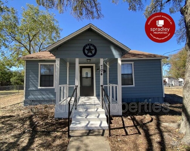 Building Photo - 704 Harris St