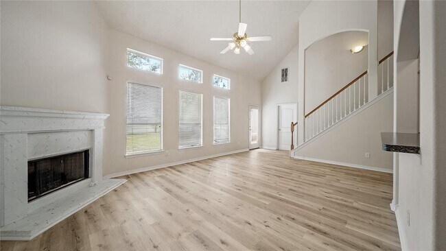 Foto del edificio - 9219 E Lakeside Dr
