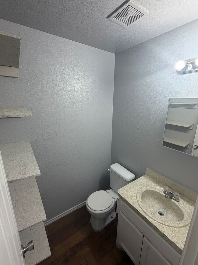 Foto del edificio - 3114-3116 Avenue L