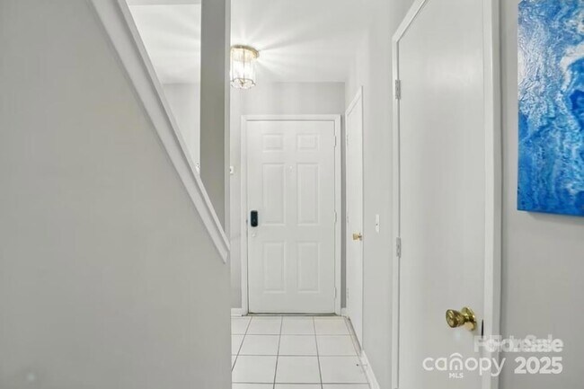 Foto del edificio - 6044 Heath Valley Rd