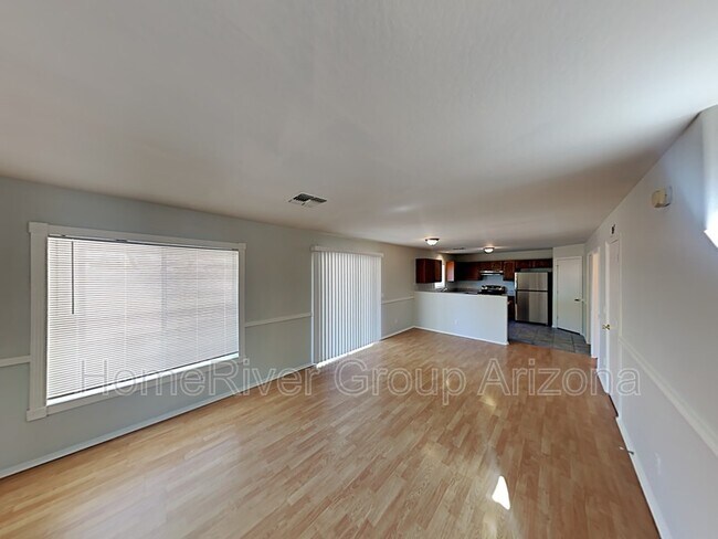 Foto del edificio - 12422 W Valentine Ave