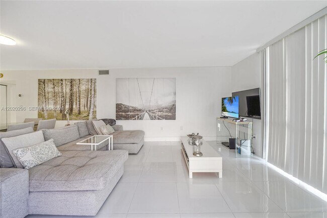 Foto del edificio - 3625 N Country Club Dr