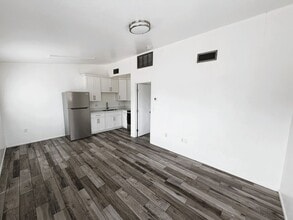 Building Photo - 290 N Hamilton St