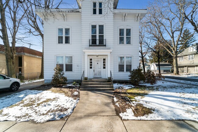 Building Photo - 207 Washington St