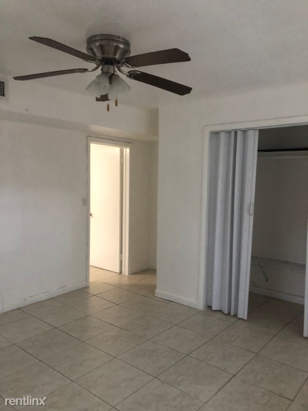 Foto del edificio - 1 br, 1 bath House - 830 SE 5th Pl