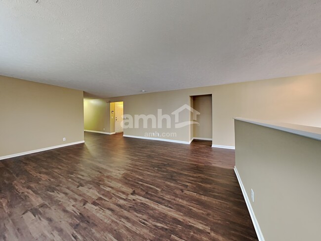 Foto del edificio - 3136 Hidden Creek Dr