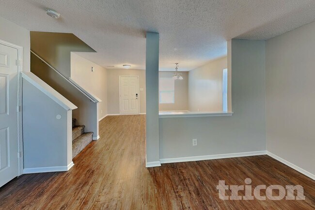 Foto del edificio - 678 Runnymede Ct