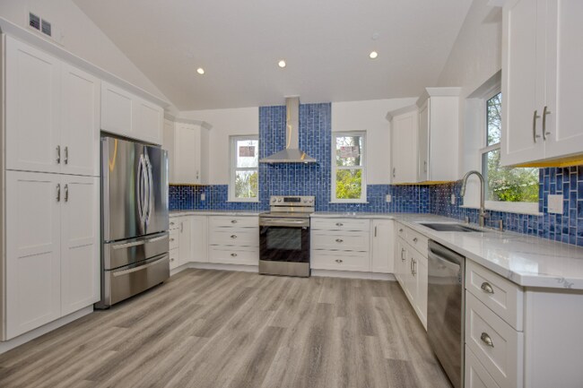 Building Photo - 1025 Juanita Dr