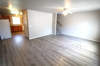 Building Photo - 1031 E Iowa Ave