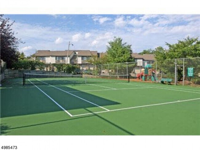 Foto del edificio - 16 Larkin Cir