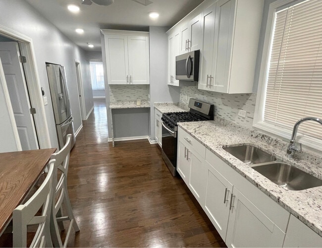 Building Photo - 1836 S May St