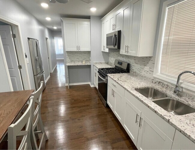 Foto del edificio - 1836 S May St