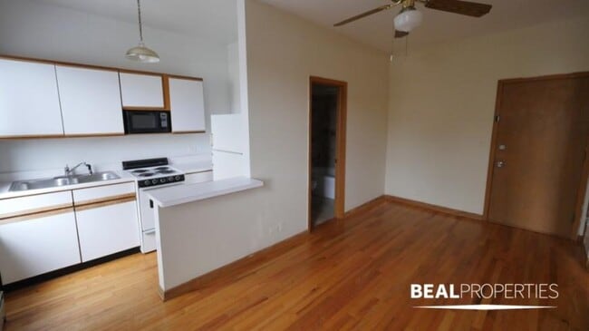 Building Photo - 1 bedroom in CHICAGO IL 60657