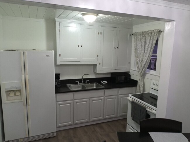 Cocina - 2427 W Southcross Blvd