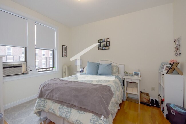 Foto del edificio - Impeccable Commonwealth Ave 2-bed, 1-bath Avail for 9/1!