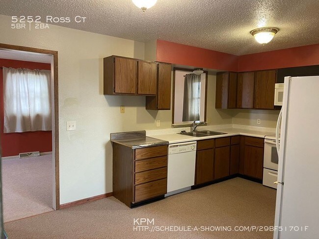 Building Photo - 5252 Ross Ct