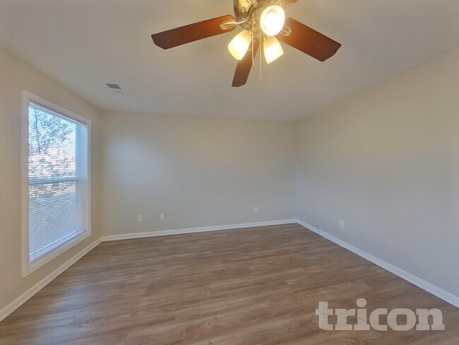 Foto del edificio - 831 Dovefield Ln