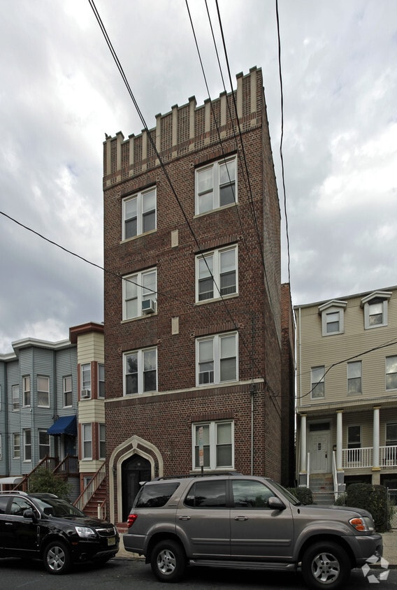 Building Photo - 32 Magnolia Ave