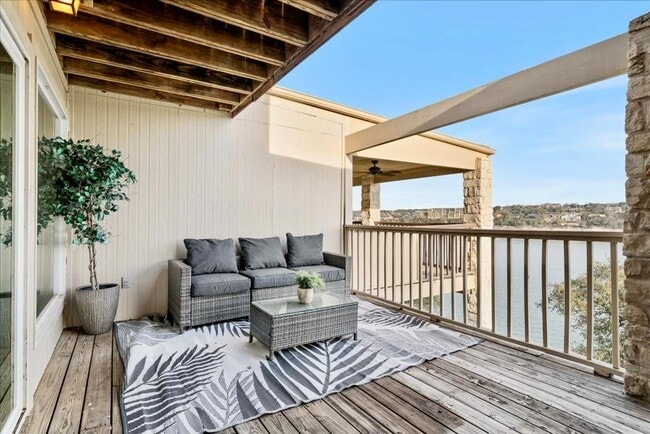 Building Photo - 18231 Lakepoint Cove