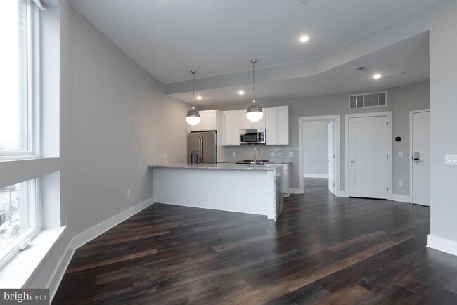 Building Photo - 1555 Ridge Ave