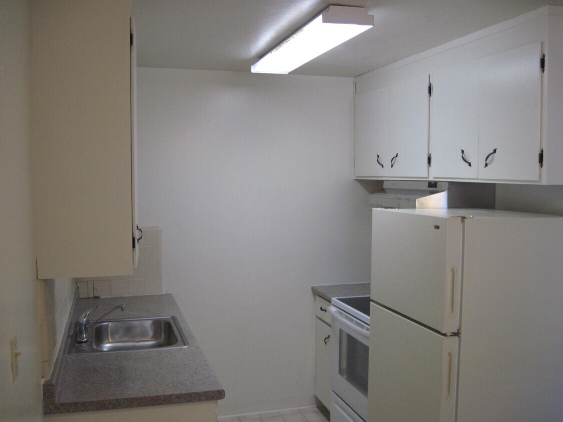 Primary Photo - 1283 W Mc Kinley Ave