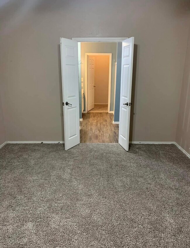 Building Photo - 6918 Heathers Way