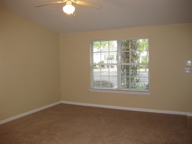 Building Photo - 4434 Gearhart Rd