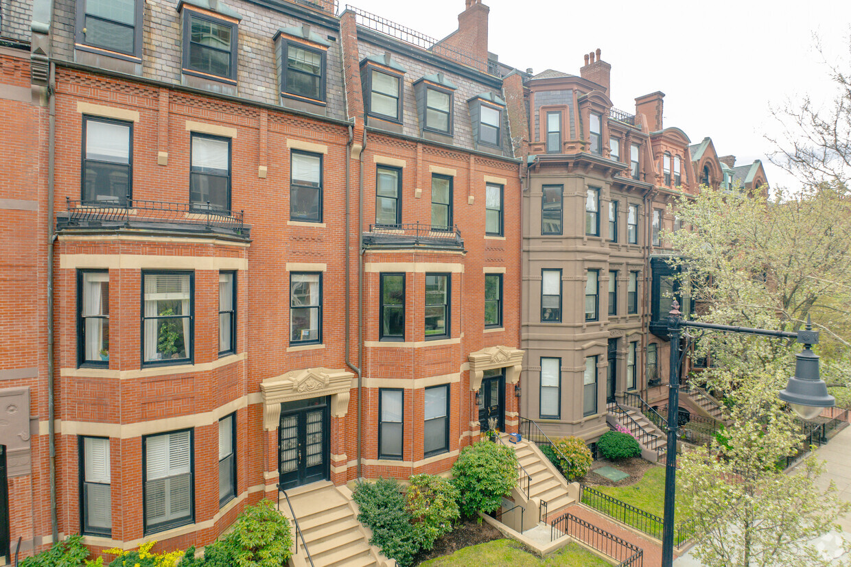 Building Photo - 341 Beacon St