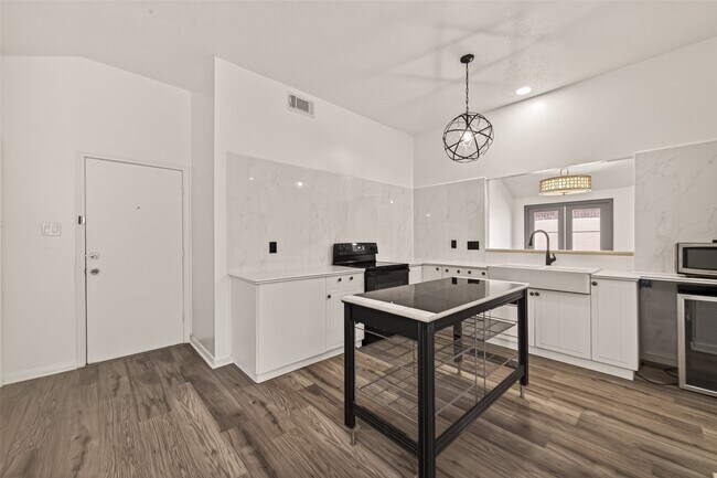 Foto del edificio - 3517 Denio Dr