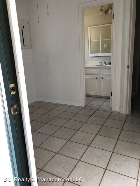 Building Photo - 3 br, 2.5 bath House - 106 Pontalba Dr