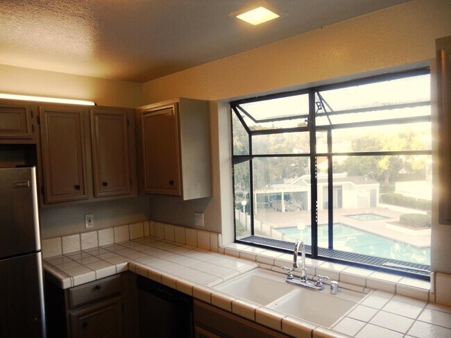 Kitchen - 37200 Meadowbrook Cmn