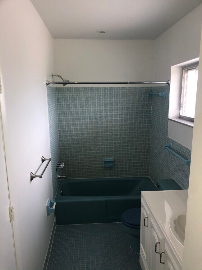 Bathroom - 2200 Park Ln