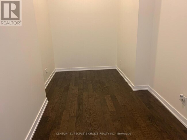 Building Photo - 510 Curran Place