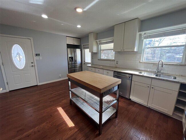 Building Photo - 7605 Delafield Ln