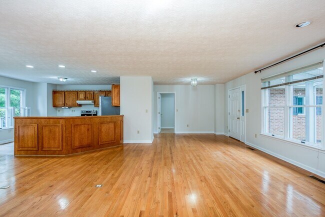 Building Photo - 18464 Windsor Ln