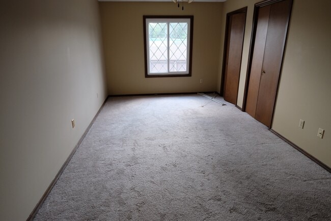 Building Photo - Full Featured 2 Bed, 2 Bath