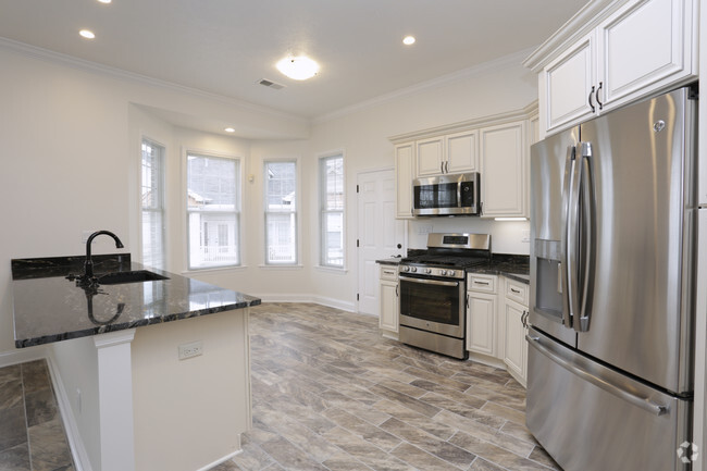 The Regency - Kitchen - The Pointe at Adams Ridge