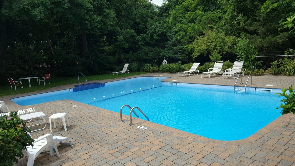 43 Brushy Neck Ln Unit 4, Westhampton, NY 11977 Condo for Rent in