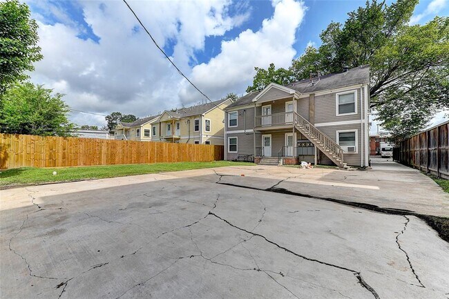 Building Photo - 2509 Shakespeare St