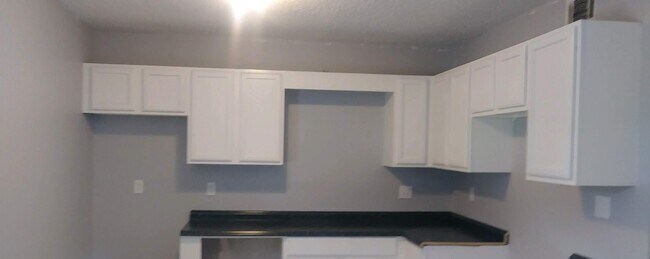Se necesitan electrodomésticos - 405 Willett Pl Blvd