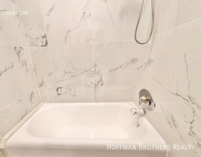 Building Photo - 800 N Las Palmas Ave