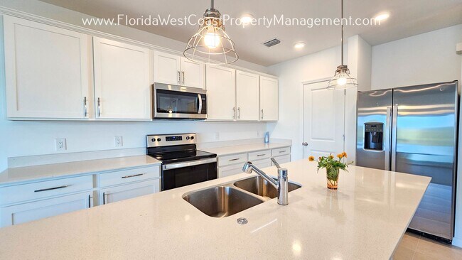 Building Photo - OUTSTANDING AVANTI AT WATERSIDE! LAKEWOOD ...