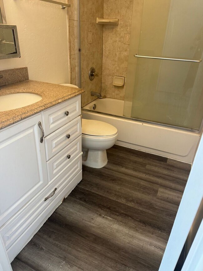 Foto del edificio - Partly Furnished 2 bedroom 1 bath