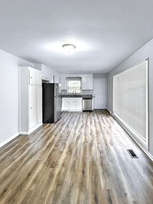 Foto del edificio - 7024 Flintrock Rd