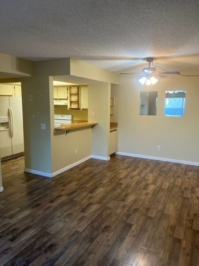 Building Photo - 2BR/2BA CLEAN/WELL CARED FOR CONDO IN PALM...