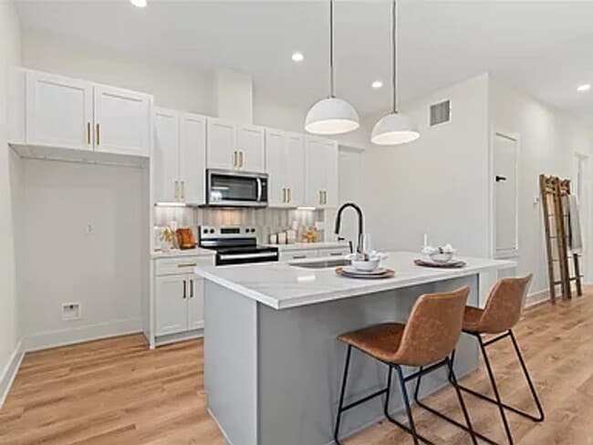 Building Photo - 6528 Weston St