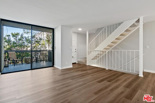 Foto del edificio - 29239 Heathercliff Rd