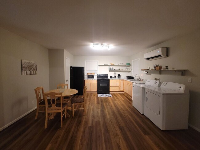 Foto del edificio - 721 High St Duplex